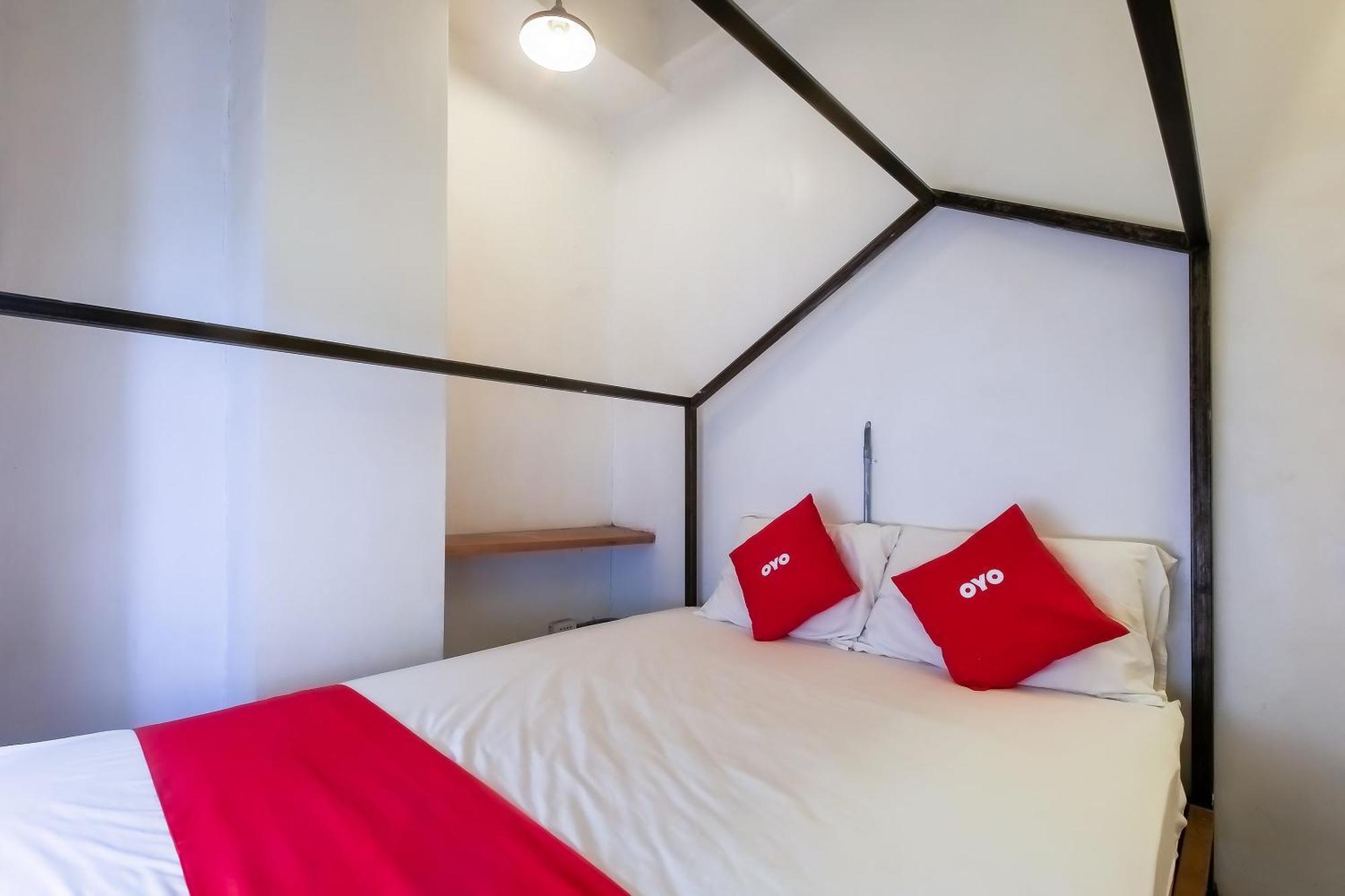 Spot On Junction Hostel Макати Экстерьер фото