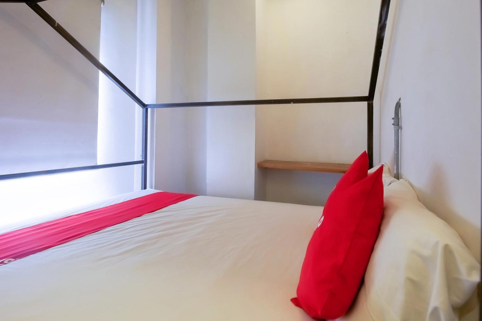 Spot On Junction Hostel Макати Экстерьер фото