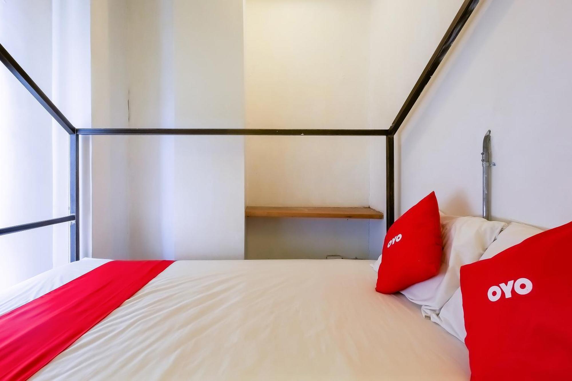 Spot On Junction Hostel Макати Экстерьер фото