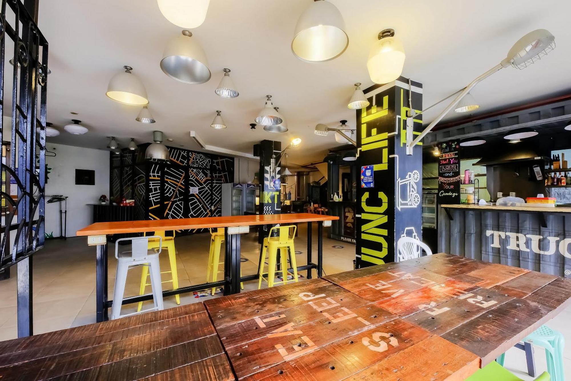 Spot On Junction Hostel Макати Экстерьер фото