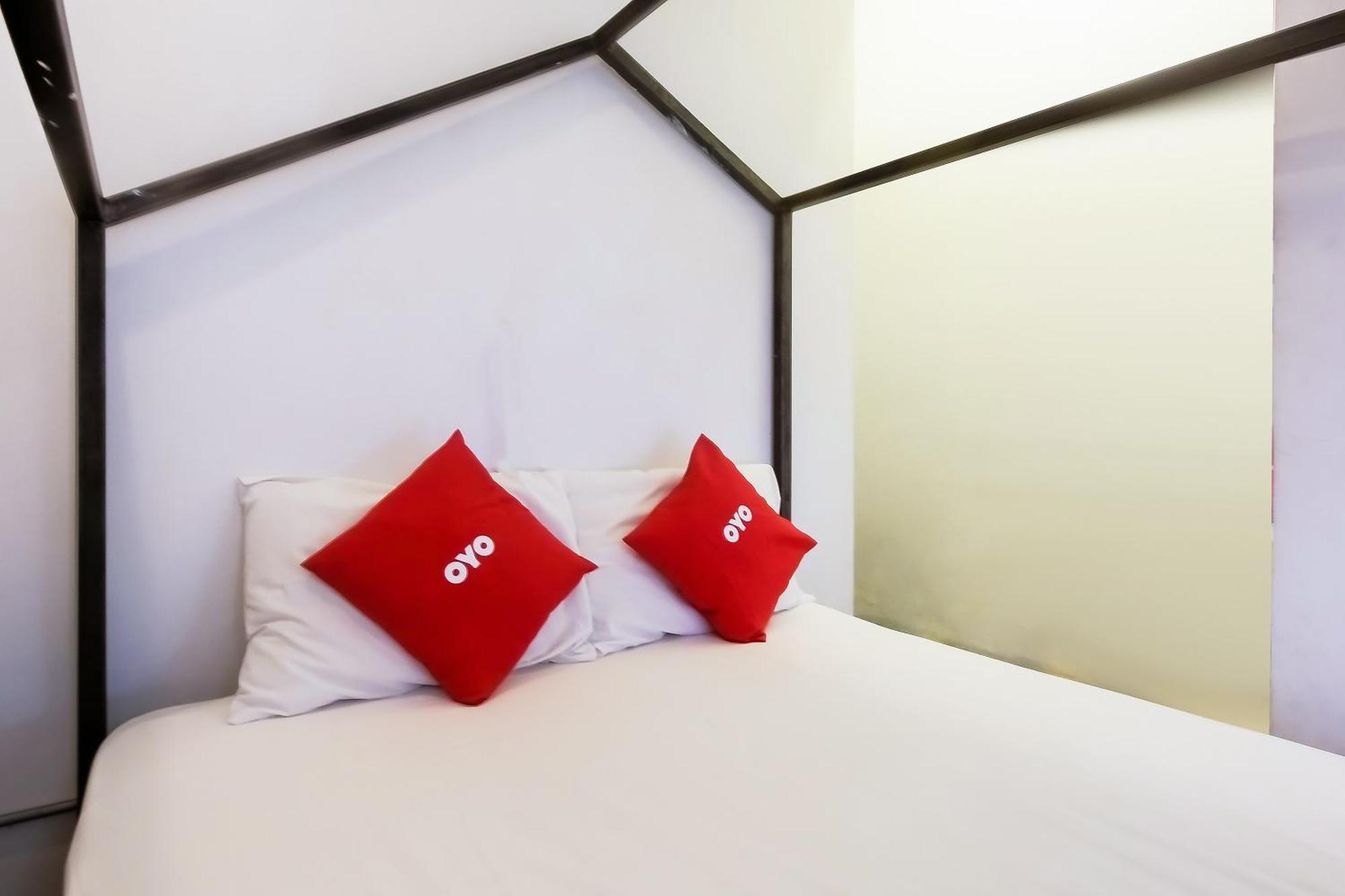 Spot On Junction Hostel Макати Экстерьер фото
