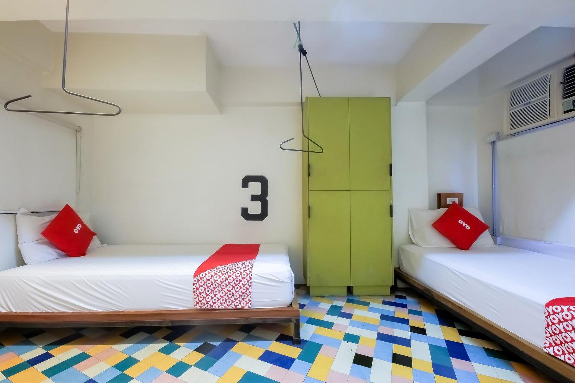 Spot On Junction Hostel Макати Экстерьер фото