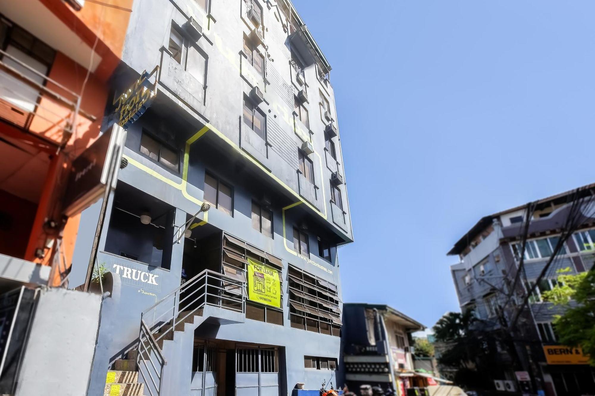 Spot On Junction Hostel Макати Экстерьер фото