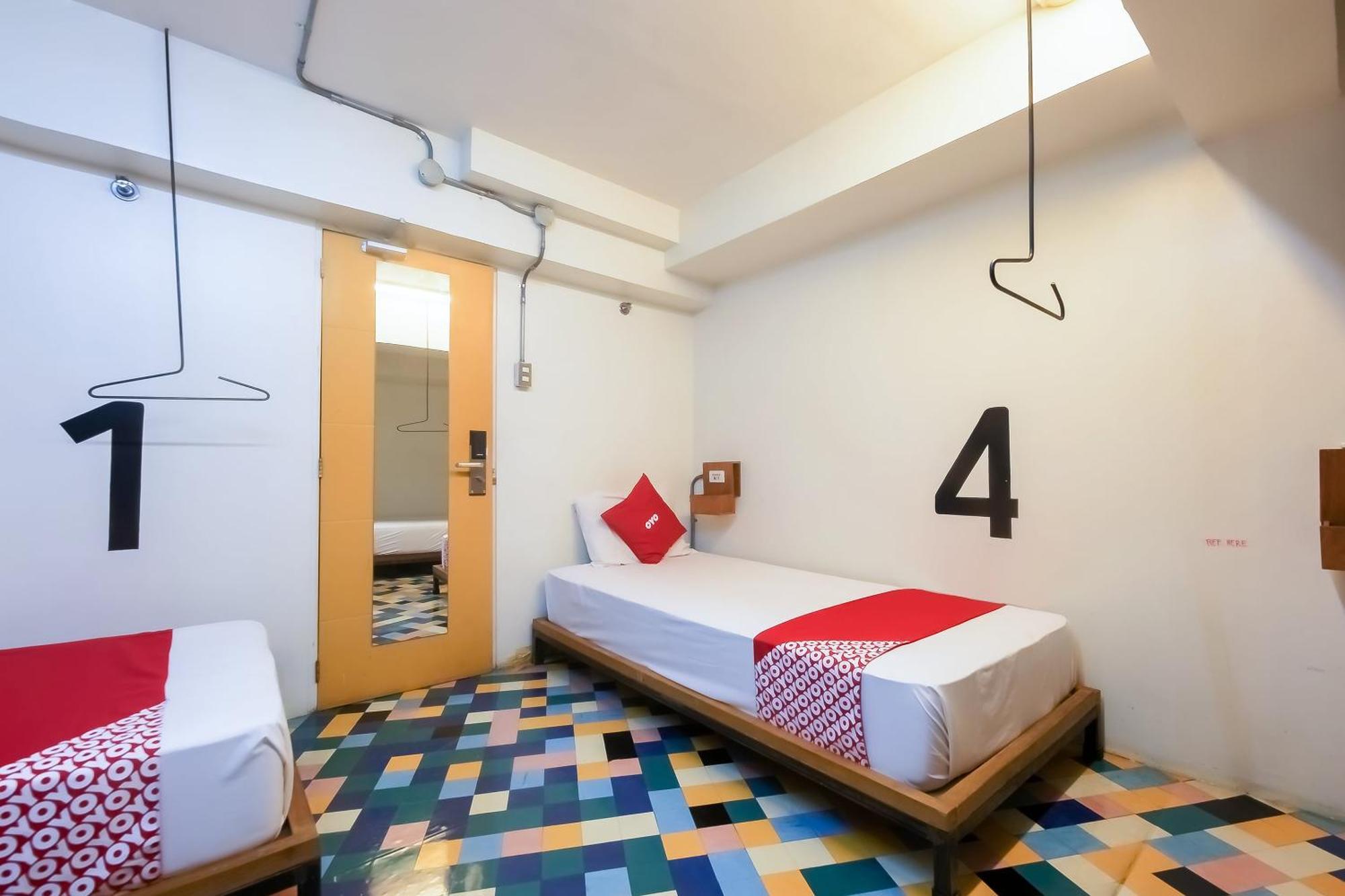 Spot On Junction Hostel Макати Экстерьер фото