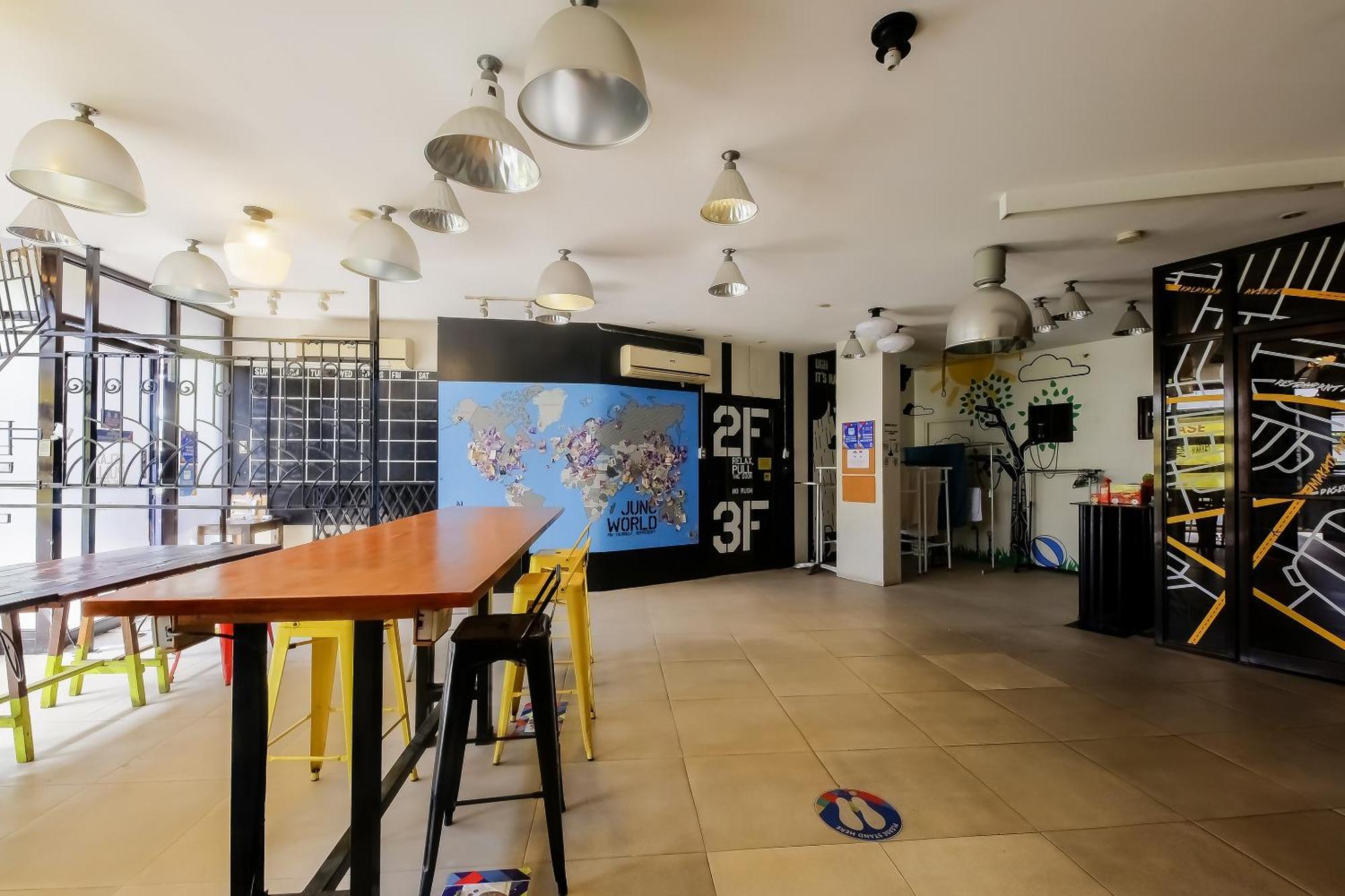 Spot On Junction Hostel Макати Экстерьер фото