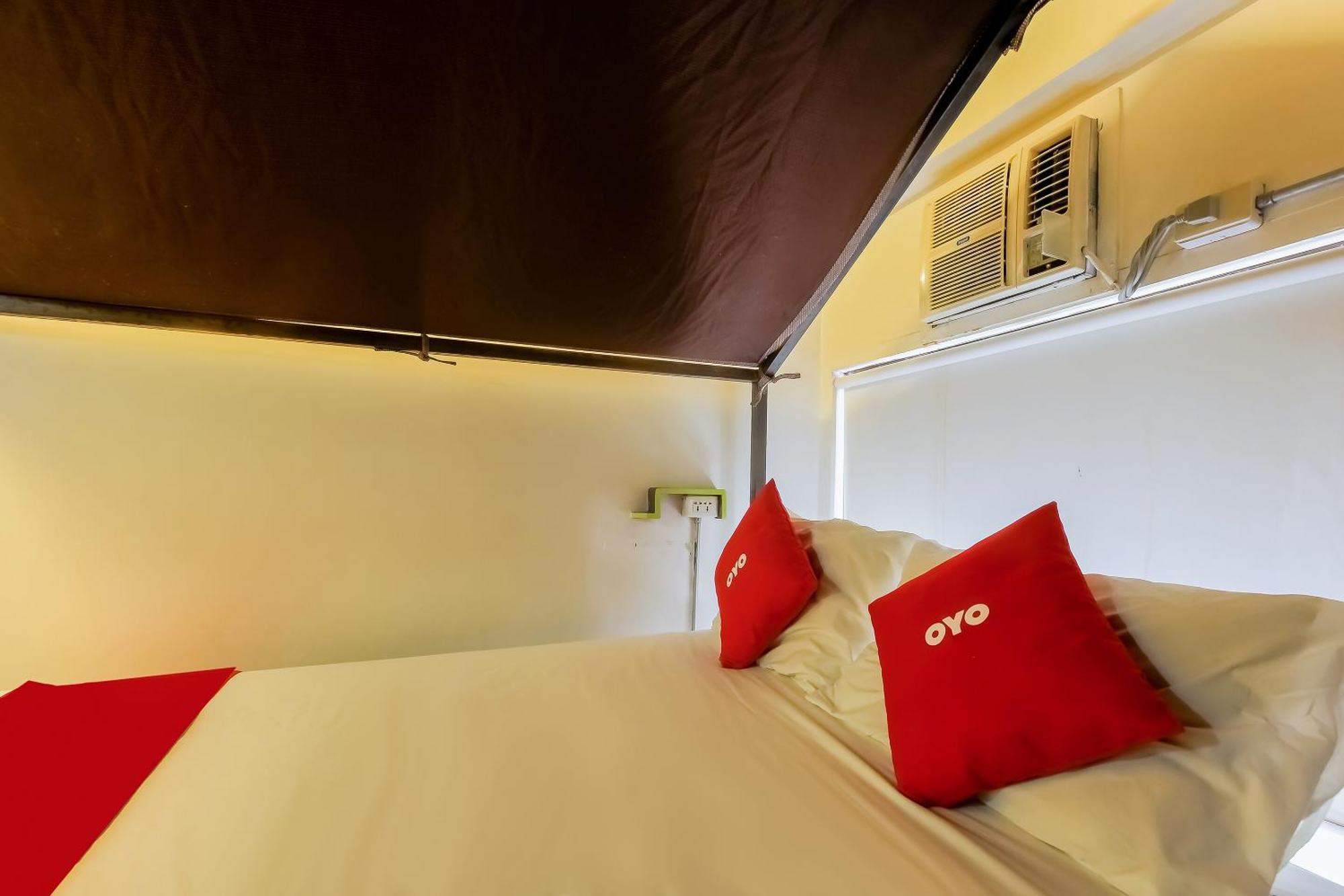 Spot On Junction Hostel Макати Экстерьер фото