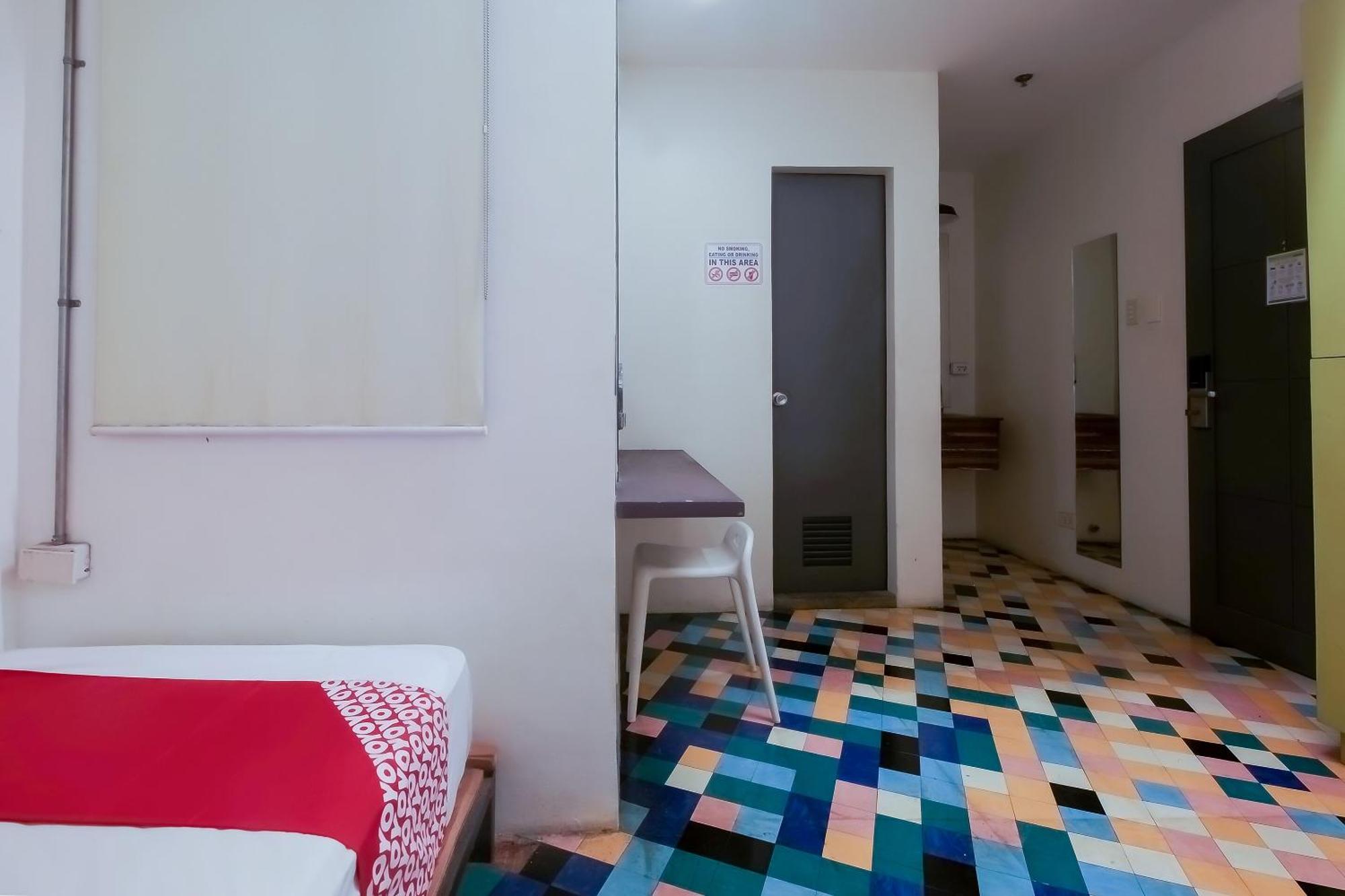 Spot On Junction Hostel Макати Экстерьер фото