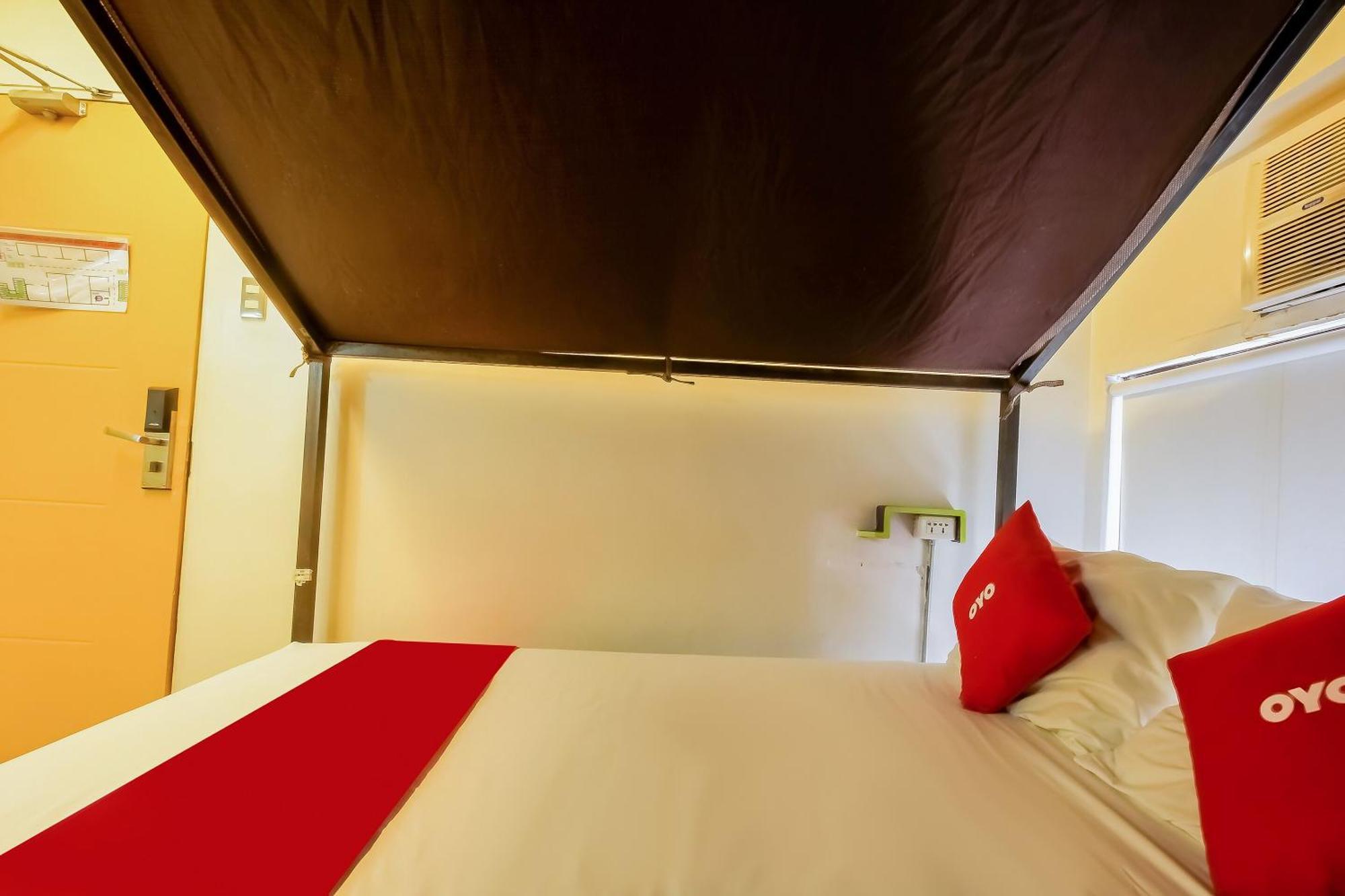 Spot On Junction Hostel Макати Экстерьер фото